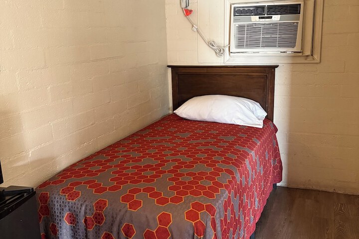 Room 10 of 21