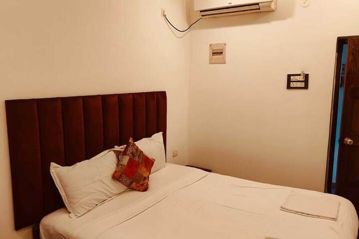 Room 11 of 41