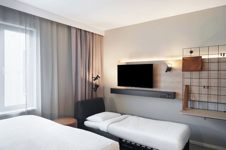 Room 10 of 48