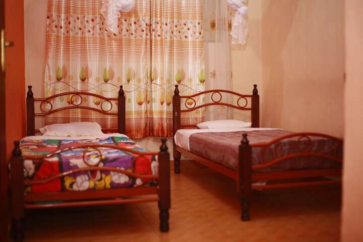 Room 2 of 7