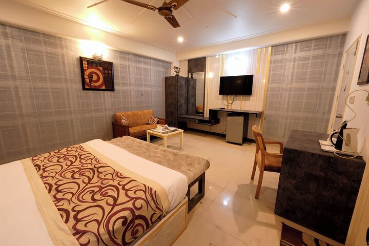 Room 16 of 19