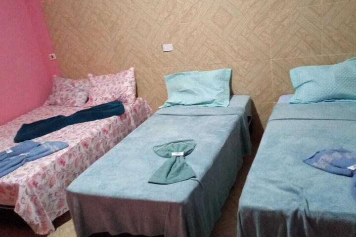 Room 6 of 10