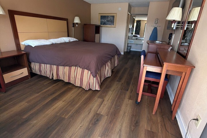 Room 13 of 38