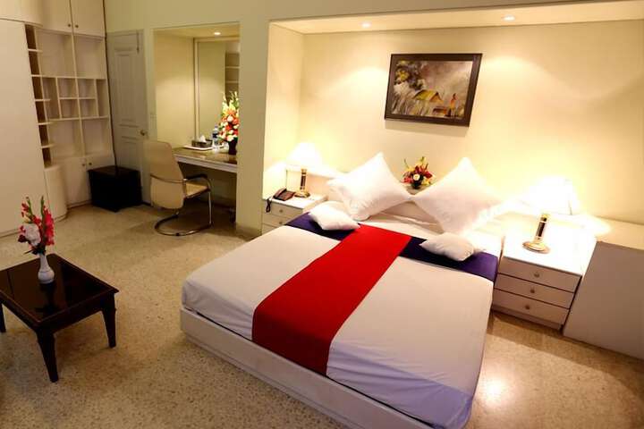 Room 16 of 32