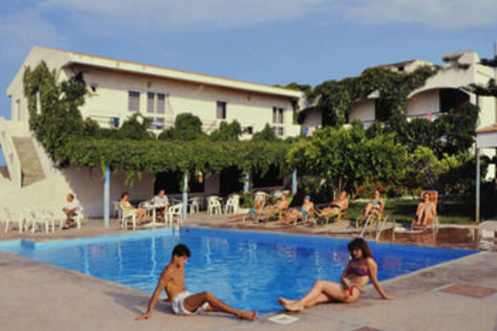 Pool 24 of 29