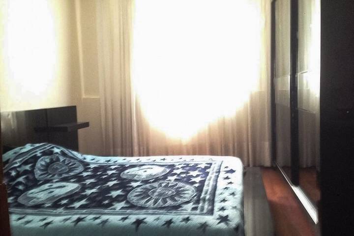 Room 2 of 10