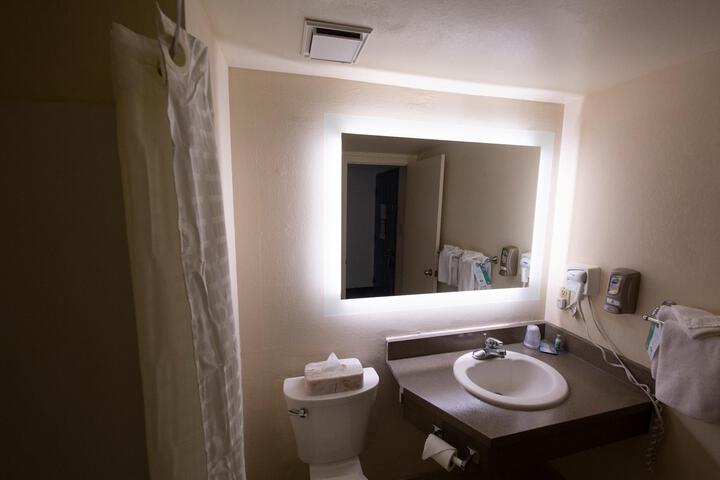 Room 17 of 28