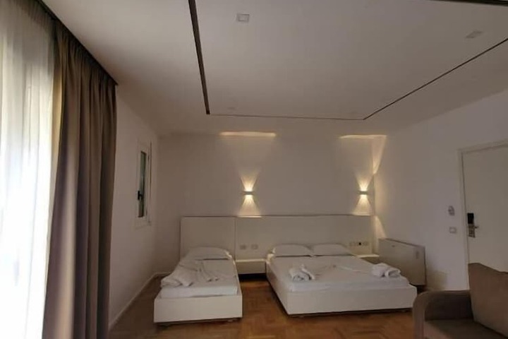 Room 4 of 30