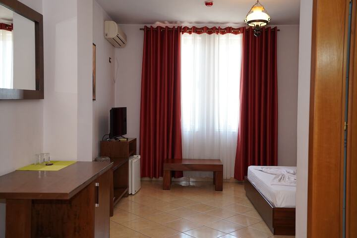 Room 6 of 22