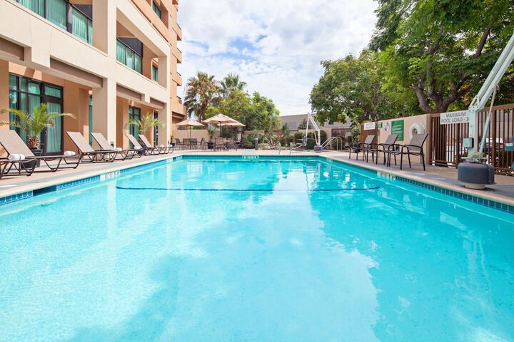 Pool 15 of 28