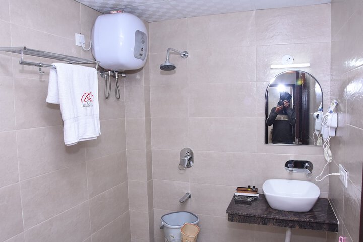 Room 33 of 46