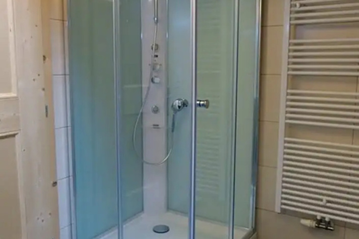 Room 7 of 16