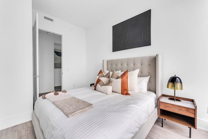 Room 11 of 85