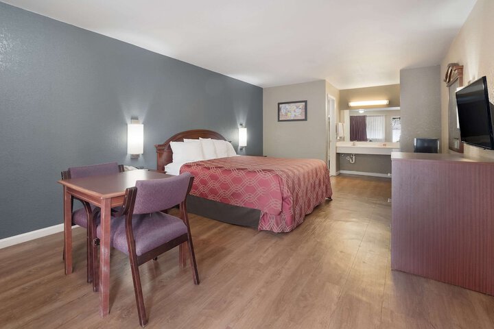 Room 20 of 33