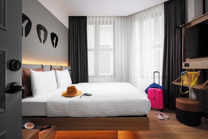 Room 6 of 54