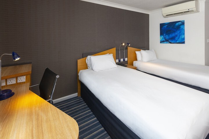 Room 5 of 44