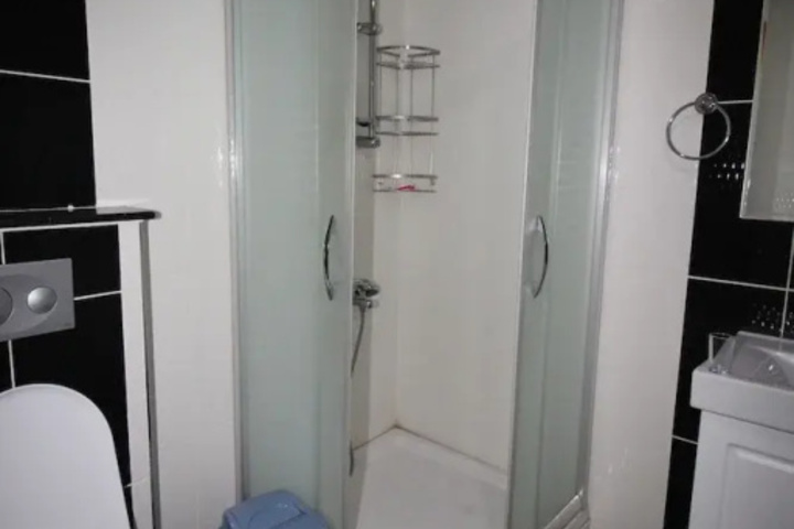 Room 7 of 16