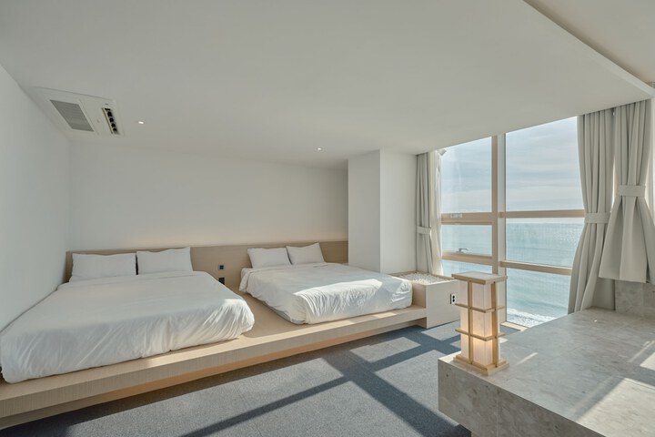 Room 52 of 224