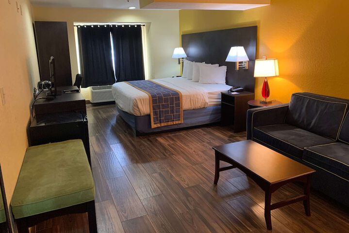 1 Queen Bed (4 of 36)