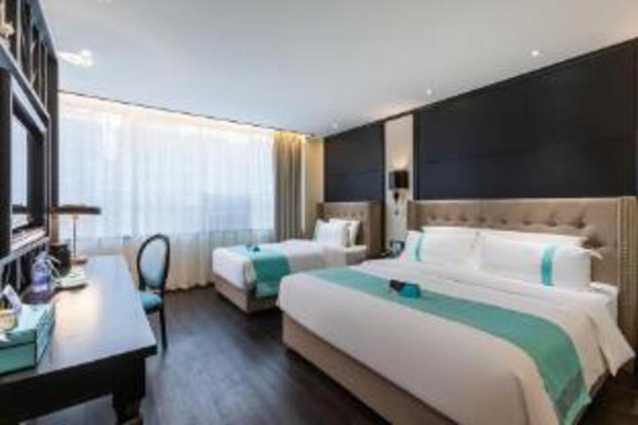 Room 6 of 7