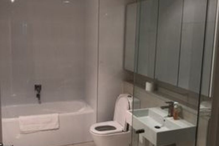 Room 8 of 28