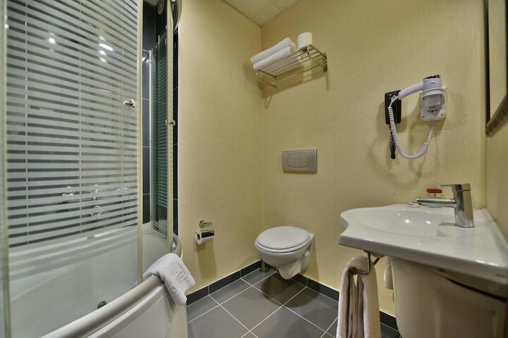Room 15 of 43
