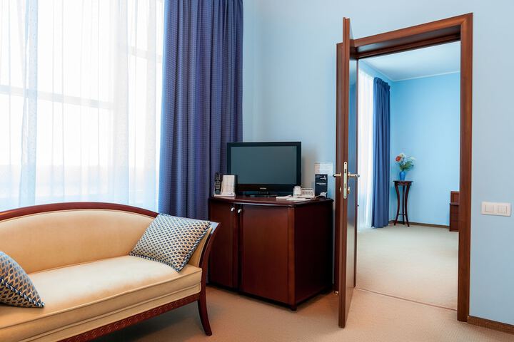 Room 8 of 48