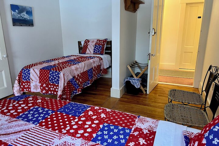 Room 33 of 103