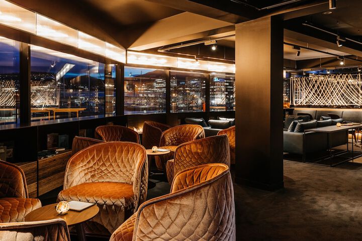 Lounge 43 of 55