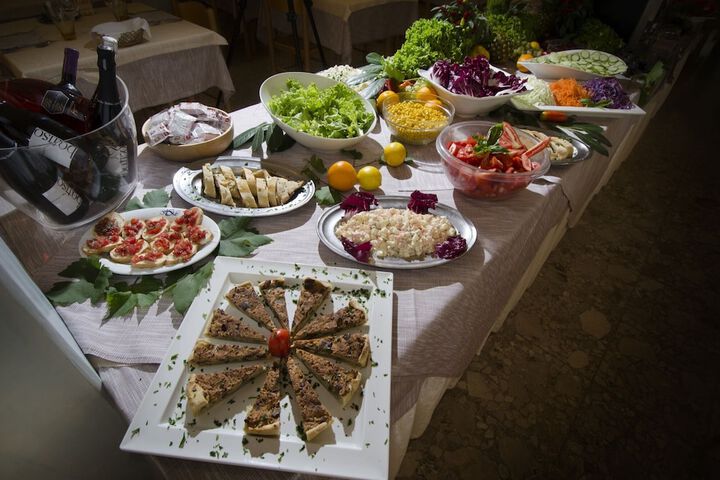 Dining 30 of 41