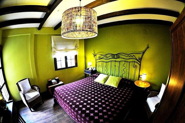 Room 9 of 25