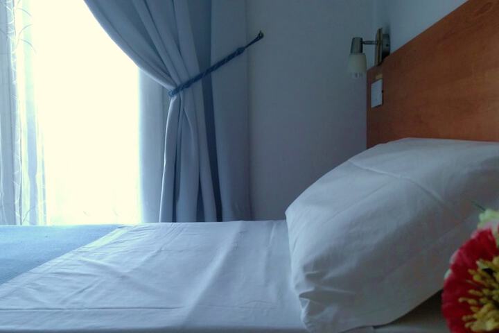 Room 34 of 170