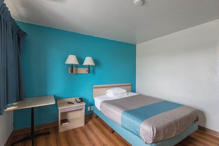Room 8 of 34
