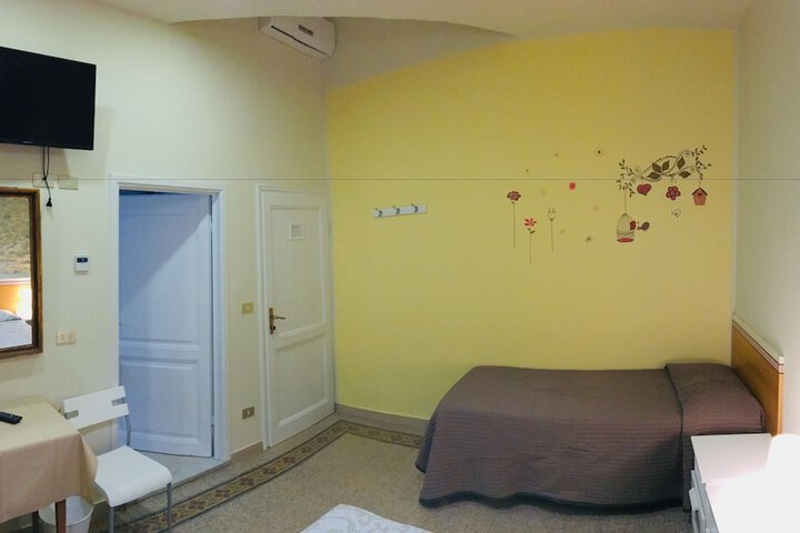 Room 8 of 32