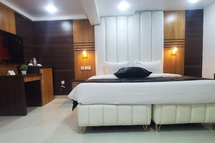 Room 27 of 79