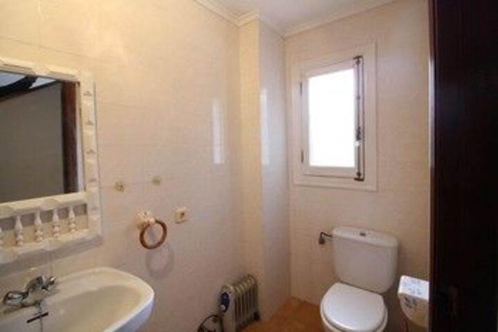 Room 3 of 38