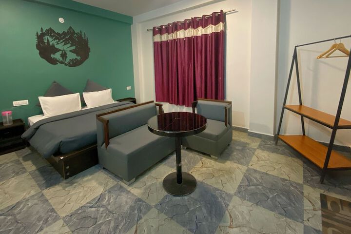 Room 33 of 53