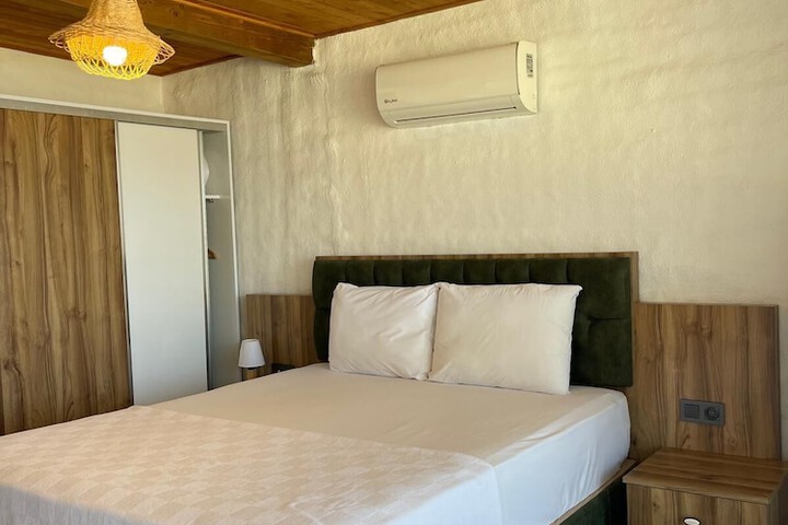 Room 9 of 34