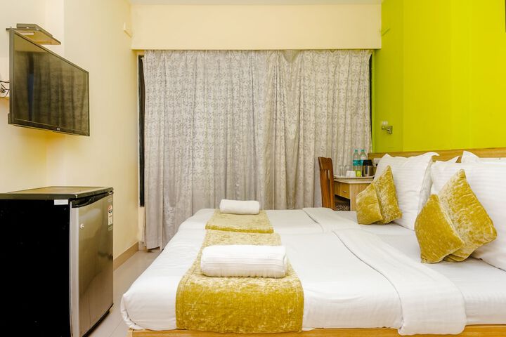 Room 25 of 102