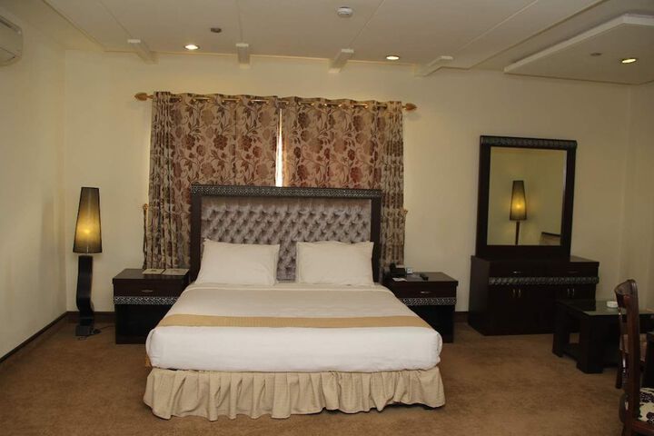 Room 11 of 24