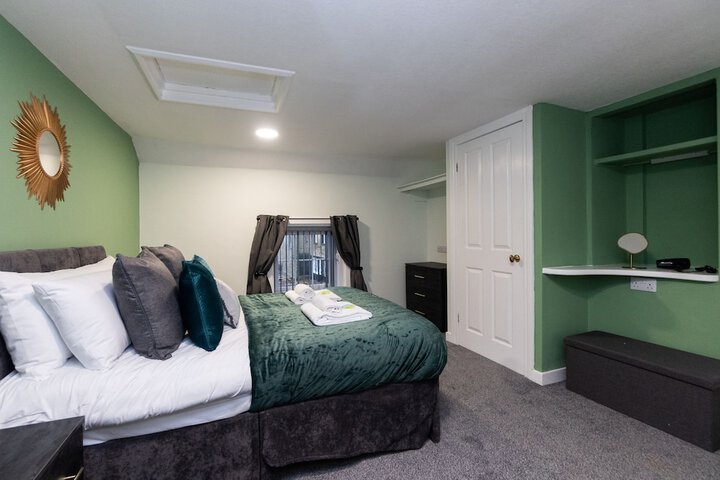 Room 3 of 113