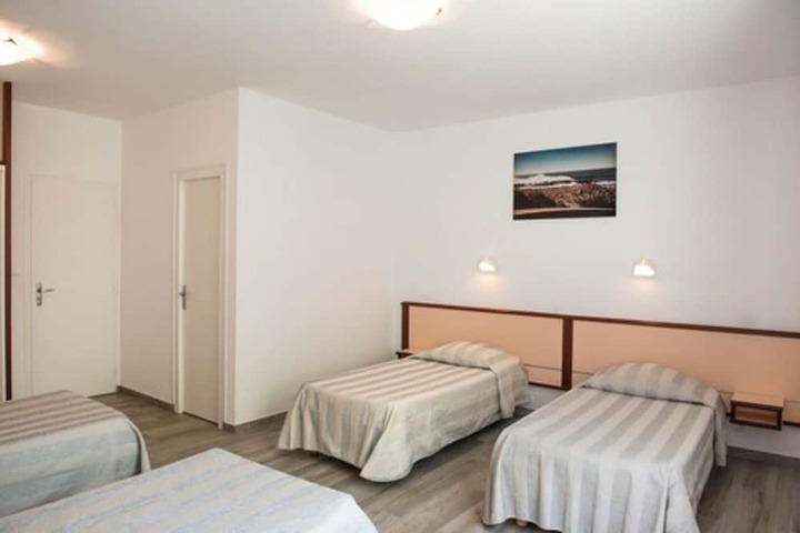 Room 8 of 42