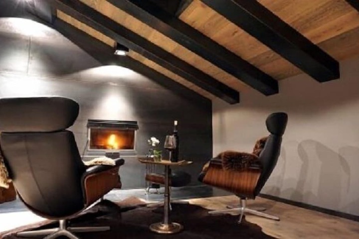 Room 10 of 30