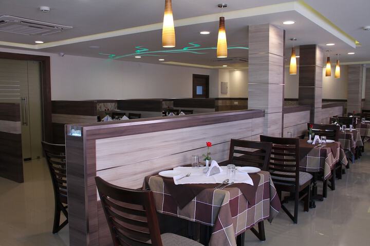 Dining 33 of 45