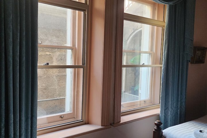 Room 5 of 89