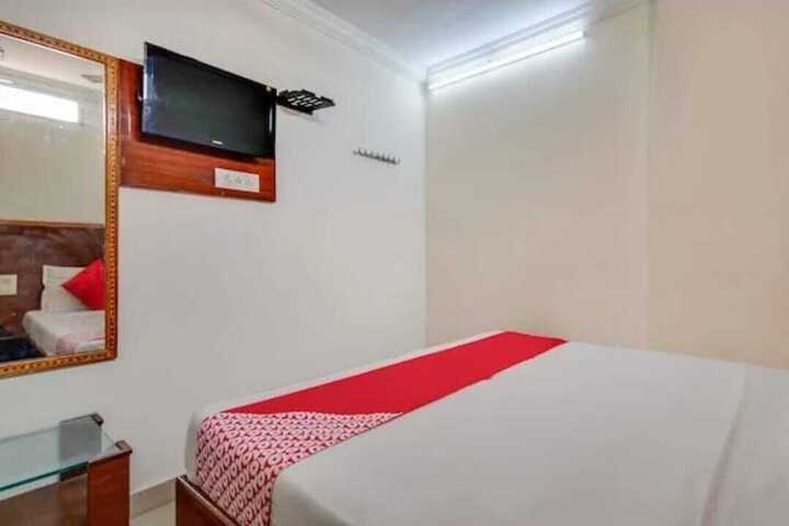 Room 4 of 20