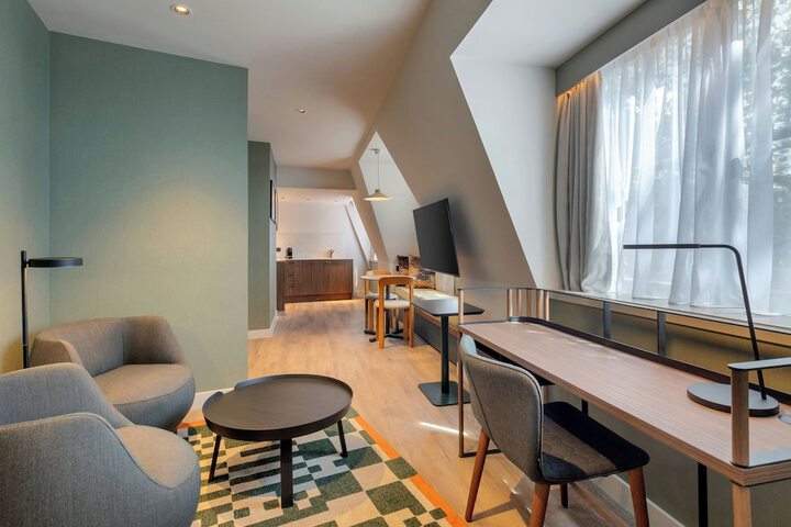 Room 95 of 219