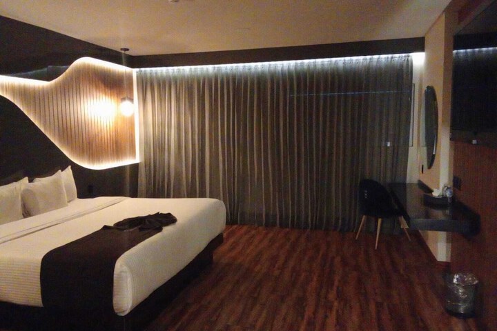 Room 4 of 15