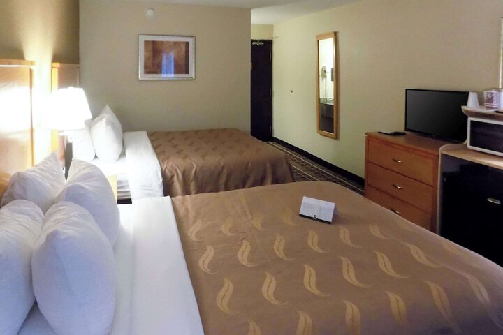 1 Queen Bed Efficiency (22 of 25)