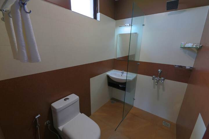 Room 13 of 21